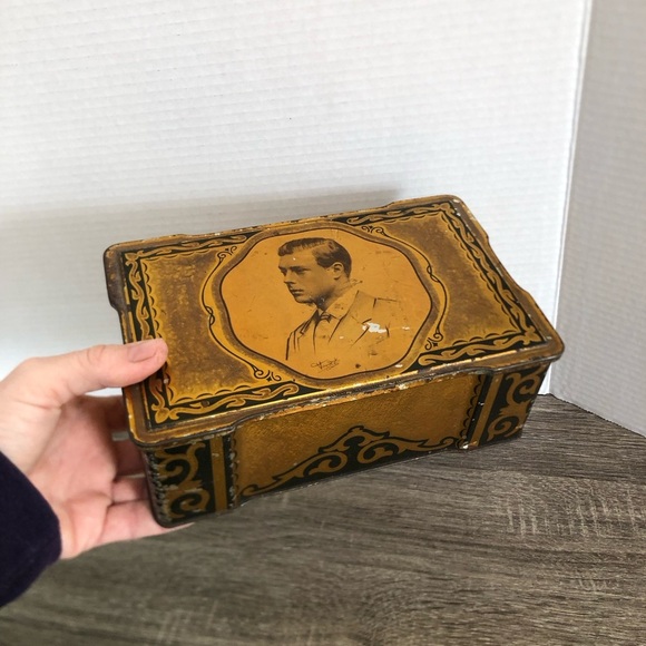 Vtg King Edward VIII Cremona Toffee Tin - Picture 11 of 15